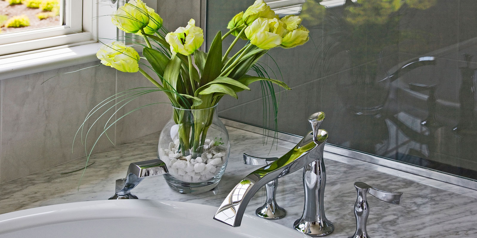 Features-sink with flowers