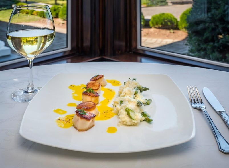 Gift cards dining Fox-Harb'r